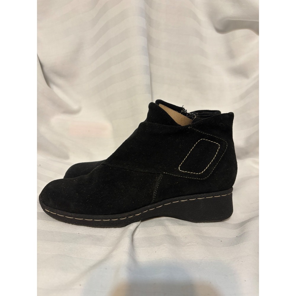 BareTraps W 6M Black Suede‎ Ankle Boots Side Zip Low Wedge Booties Comfort Shoes - Picture 6 of 10